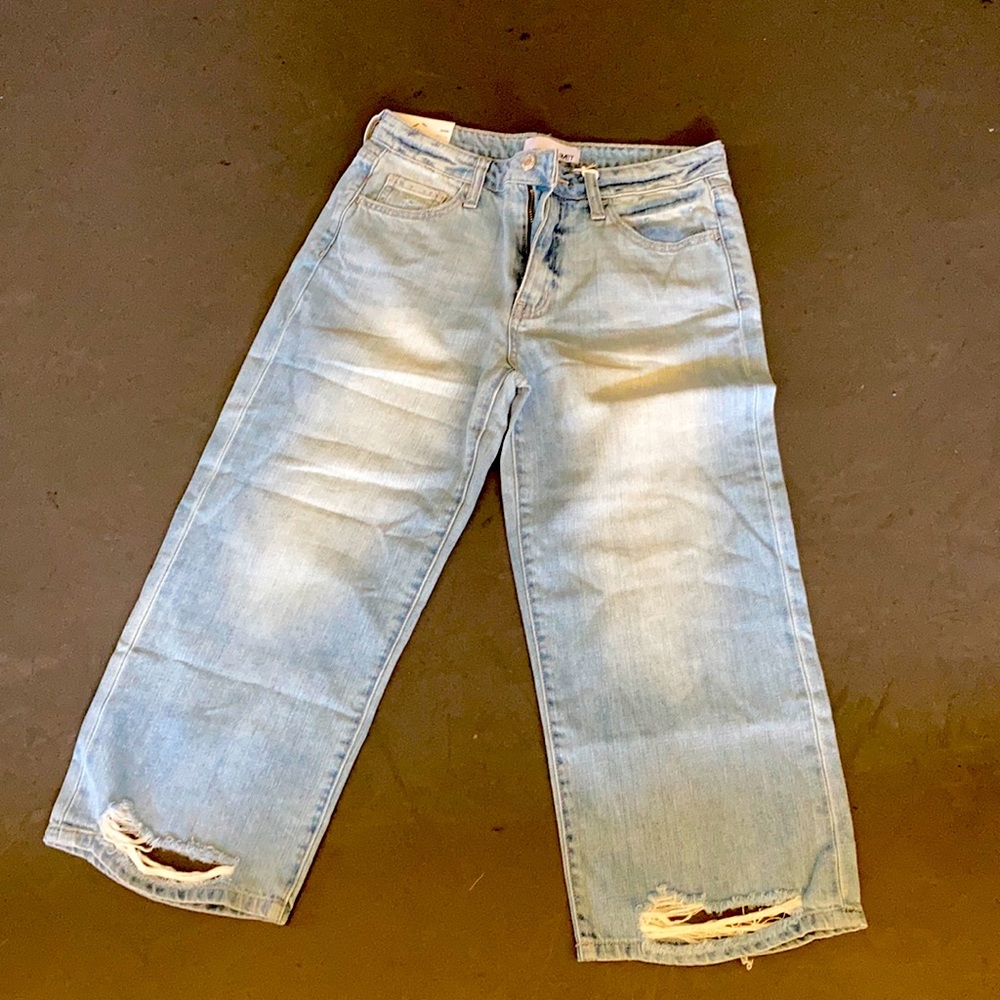 Wide Leg Vervet Olivia jeans reach mid-lower shin